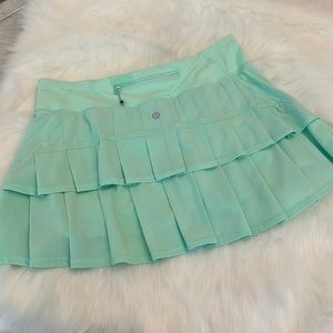Lululemon Pace Setter Fresh Teal size 6. Never worn (washed once)